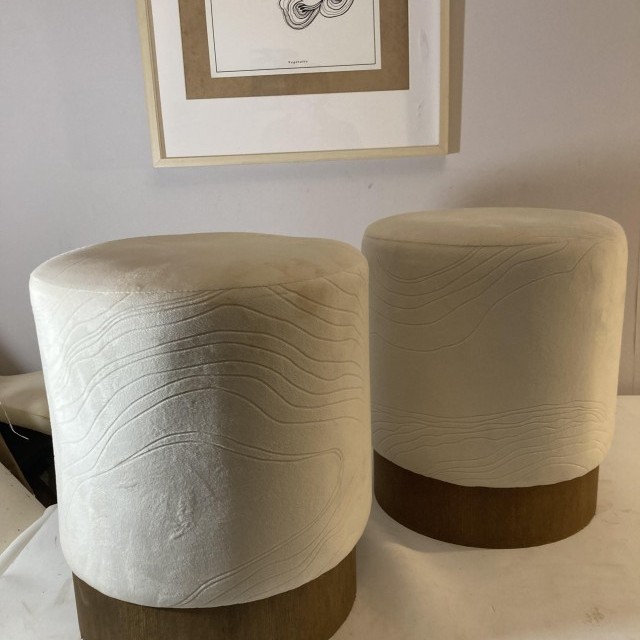 Changement de couverture Paire de Poufs